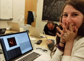 Katie Bouman, la joven científica detrás de la primera foto de un agujero negro