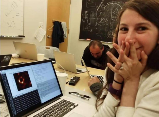 Katie Bouman, la joven científica detrás de la primera foto de un agujero negro